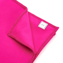 Load image into Gallery viewer, WOOL BLANKET IN FUCHSIA