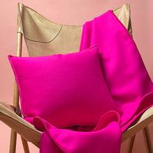 Load image into Gallery viewer, WOOL BLANKET IN FUCHSIA